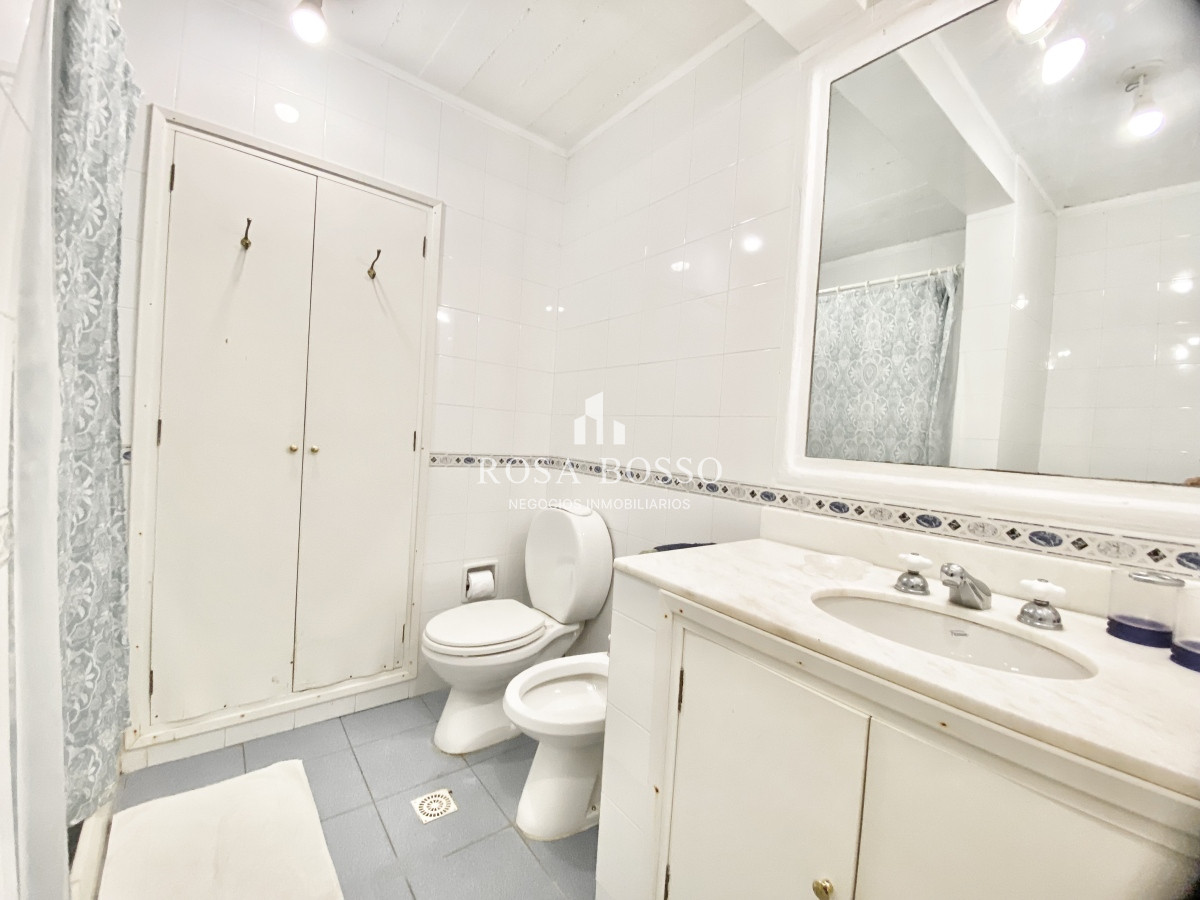 Casa ID.3374 - Casa Venta 6 dormitorios La Barra Punta del Este