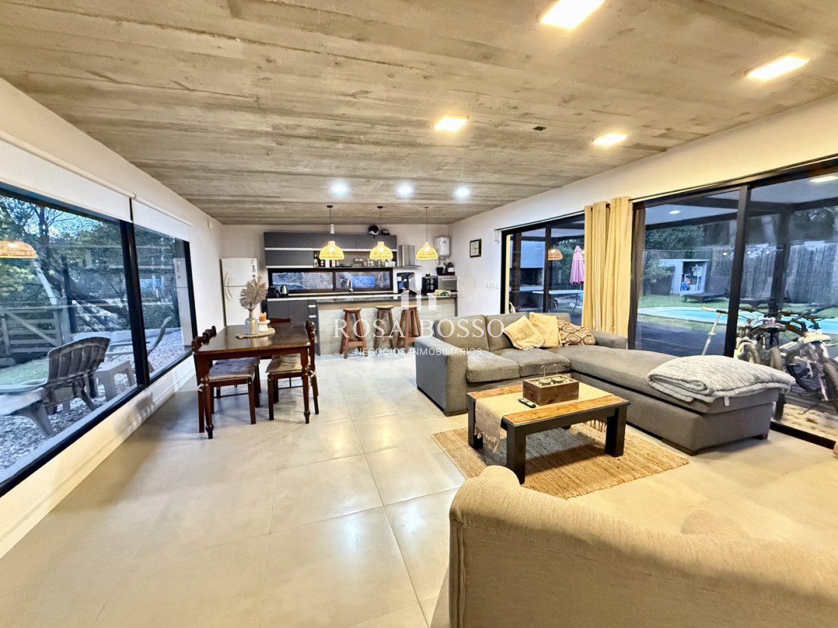 Apartamento ID.9943 - Venta Casa 3 dormitorios Punta Colorada Piriapolis