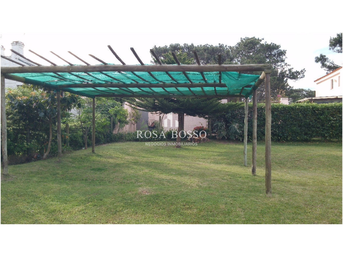 Casa ID.3229 - Casa, Alquiler, 3 dormitorios, Rincón del Indio, Punta del Este