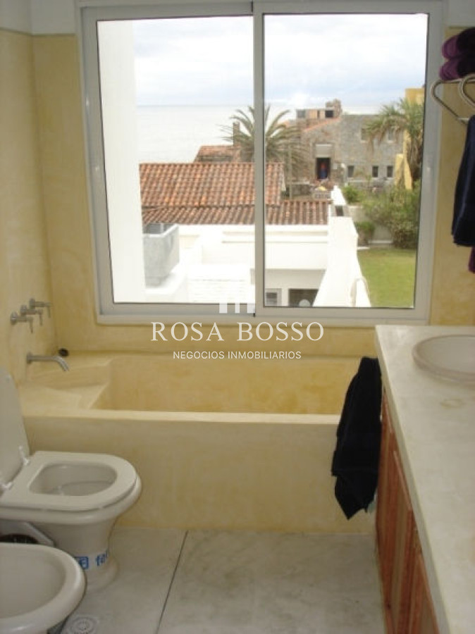 Casa ID.3338 - Casa en La Barra, 4 dormitorios *