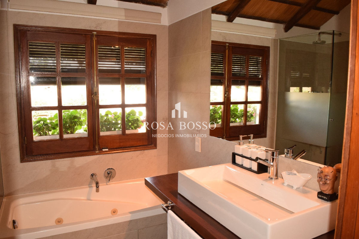 Casa ID.3085 - Casa en Pinares, 4 dormitorios *