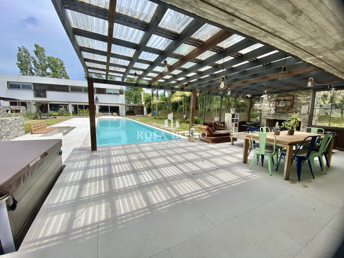 Casa ID.8818 - Casa, Venta, 6 dormitorios, 7 baños, Punta del Este