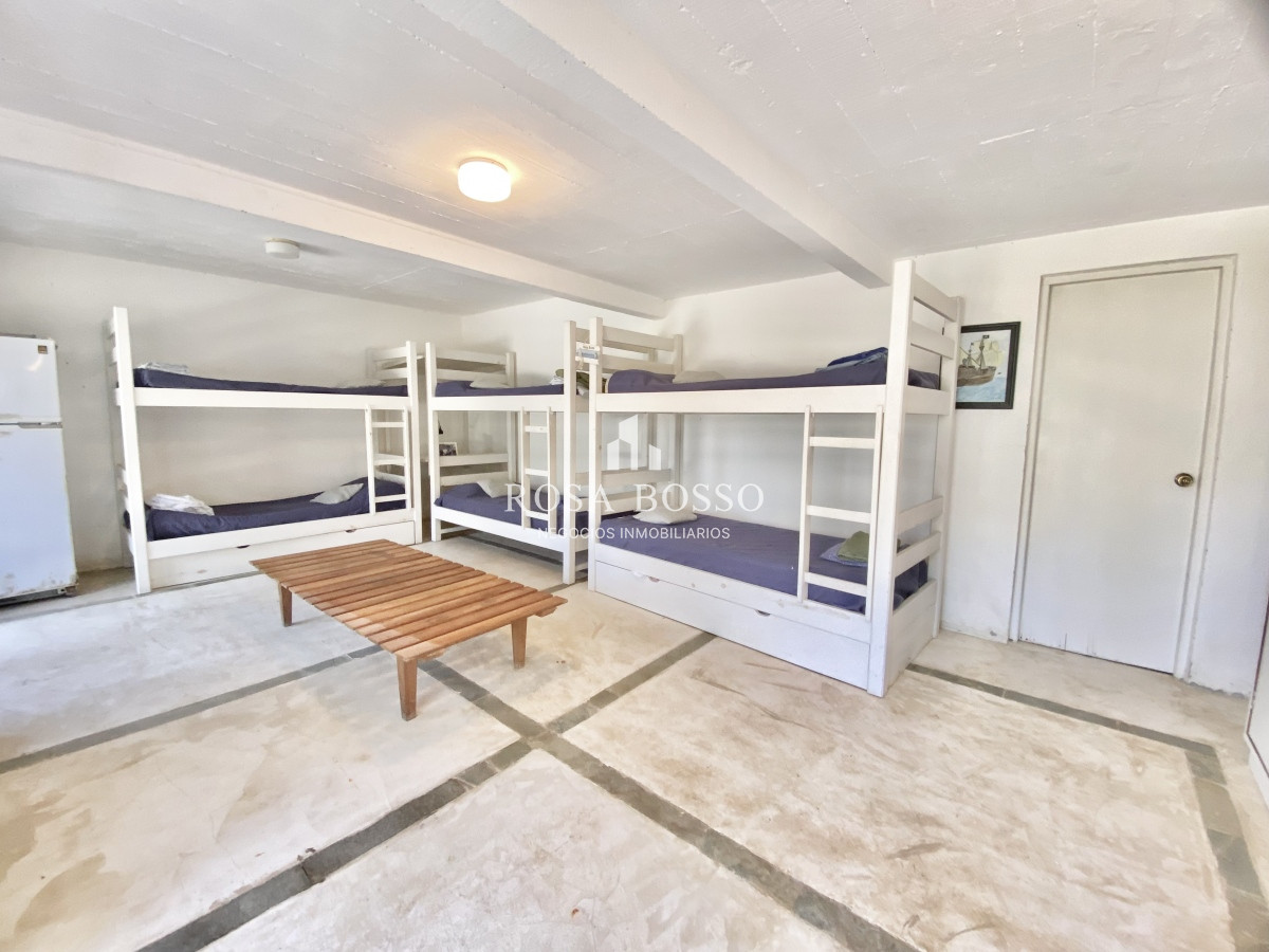Casa ID.3374 - Casa Venta 6 dormitorios La Barra Punta del Este