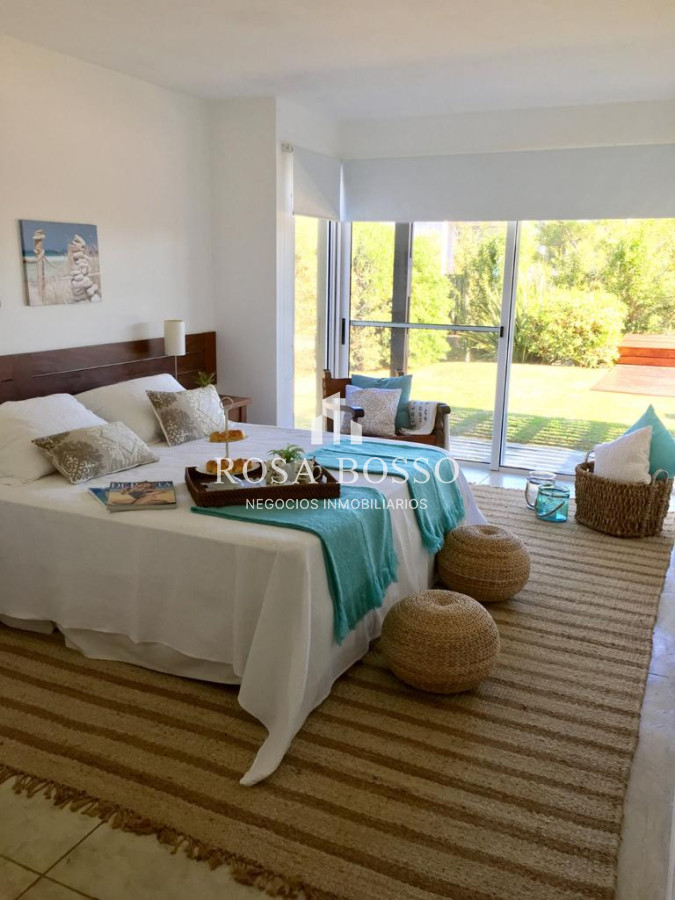 Apartamento ID.3581 - Casa, Venta, 5 dormitorios, Punta Piedras.