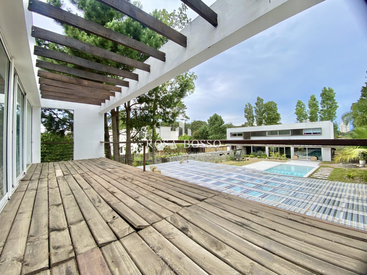 Casa ID.8818 - Casa, Venta, 6 dormitorios, 7 baños, Punta del Este