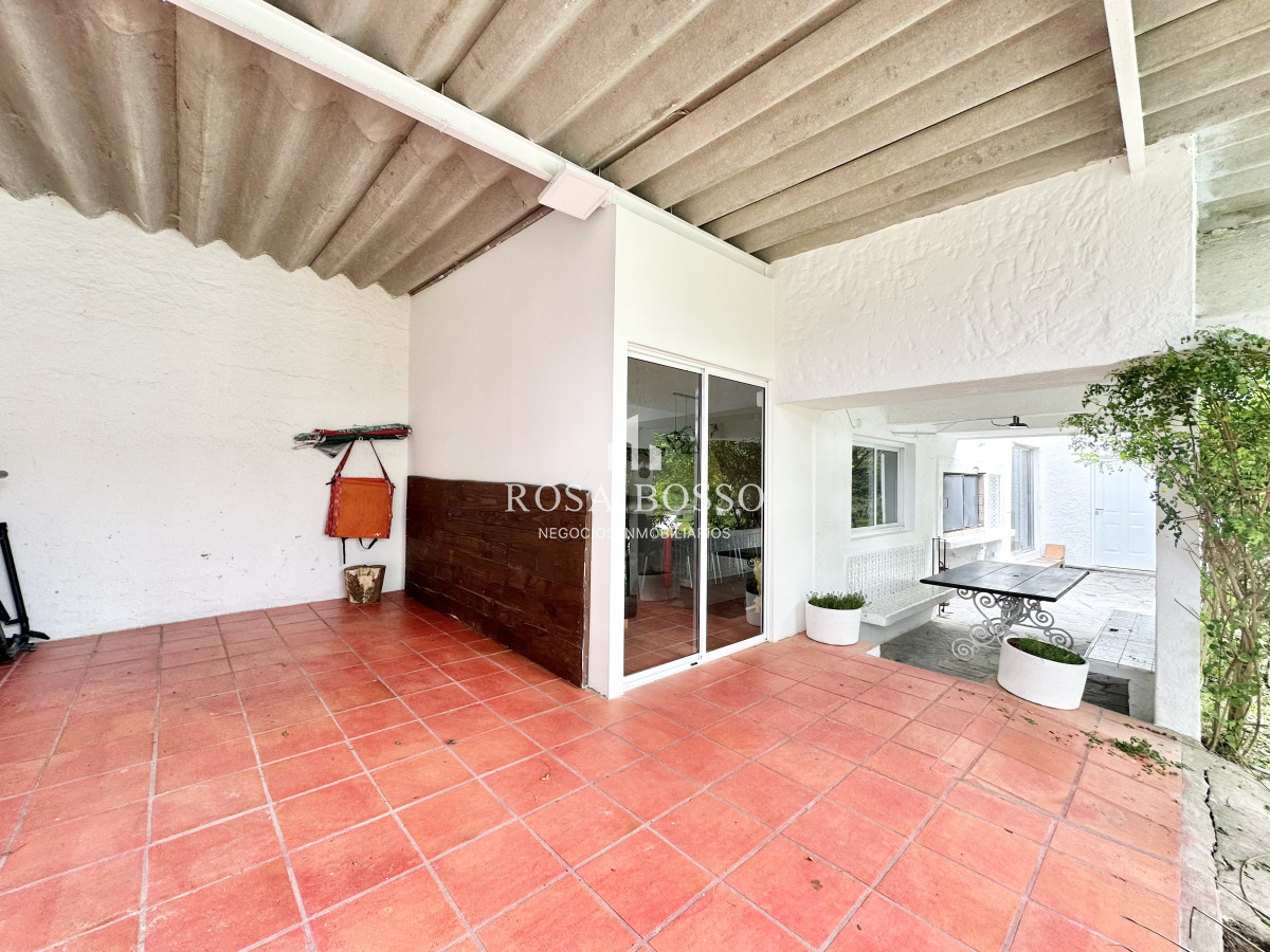 Casa ID.9504 - Casa Venta 5 dormitorios Cantegril Punta del Este