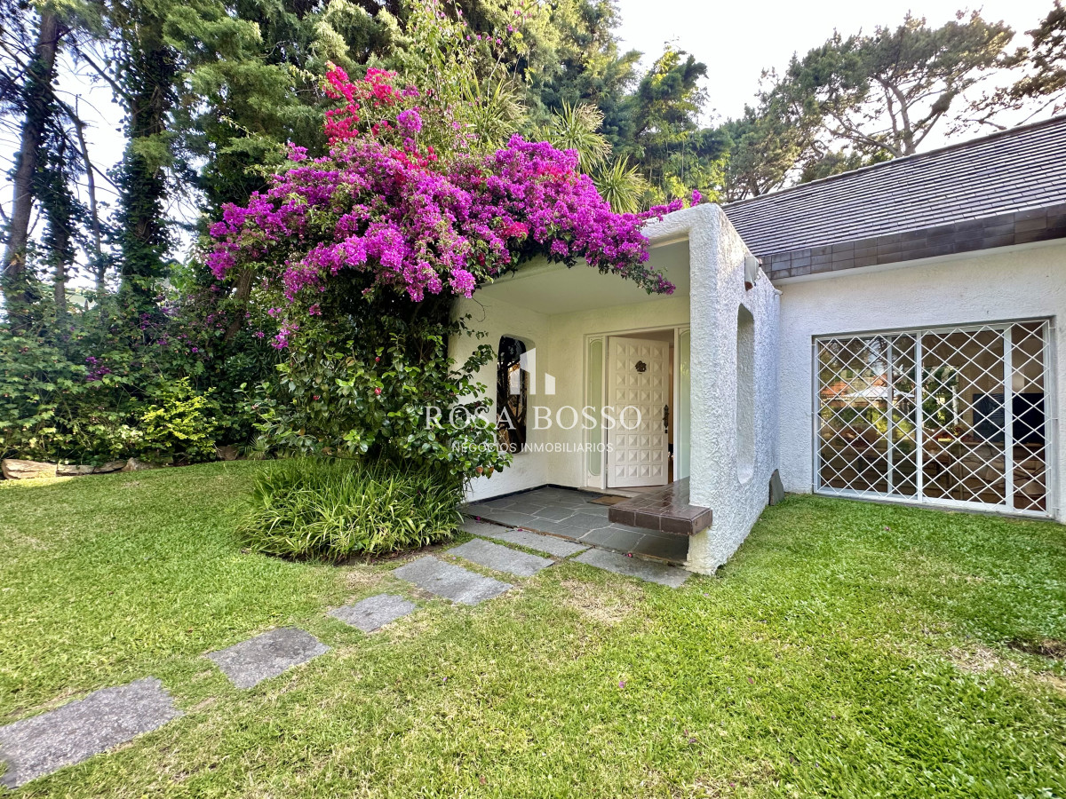 Apartamento ID.9844 - Casa Venta 4 dormitorios Cantegril Punta del Este