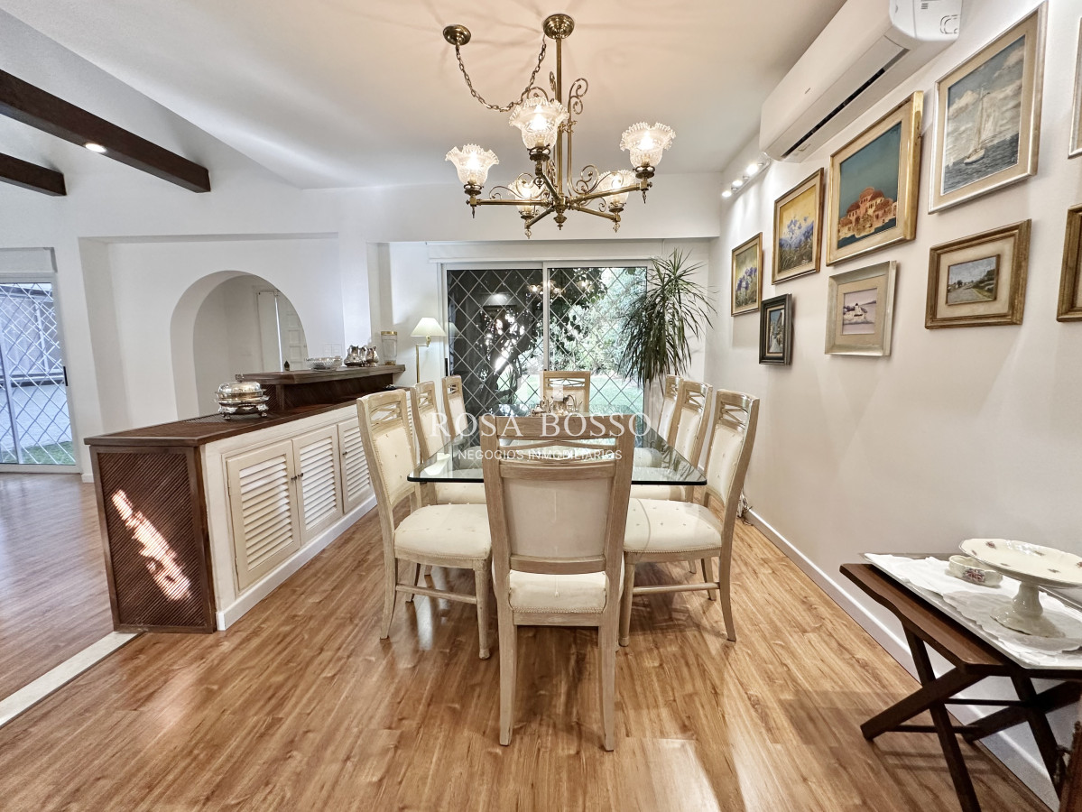 Apartamento ID.9844 - Casa Venta 4 dormitorios Cantegril Punta del Este