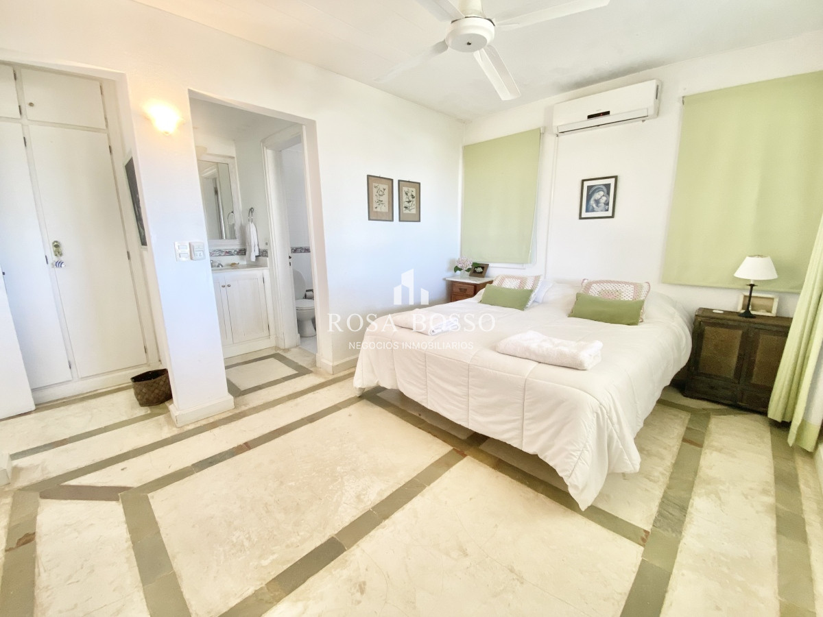 Casa ID.3374 - Casa Venta 6 dormitorios La Barra Punta del Este