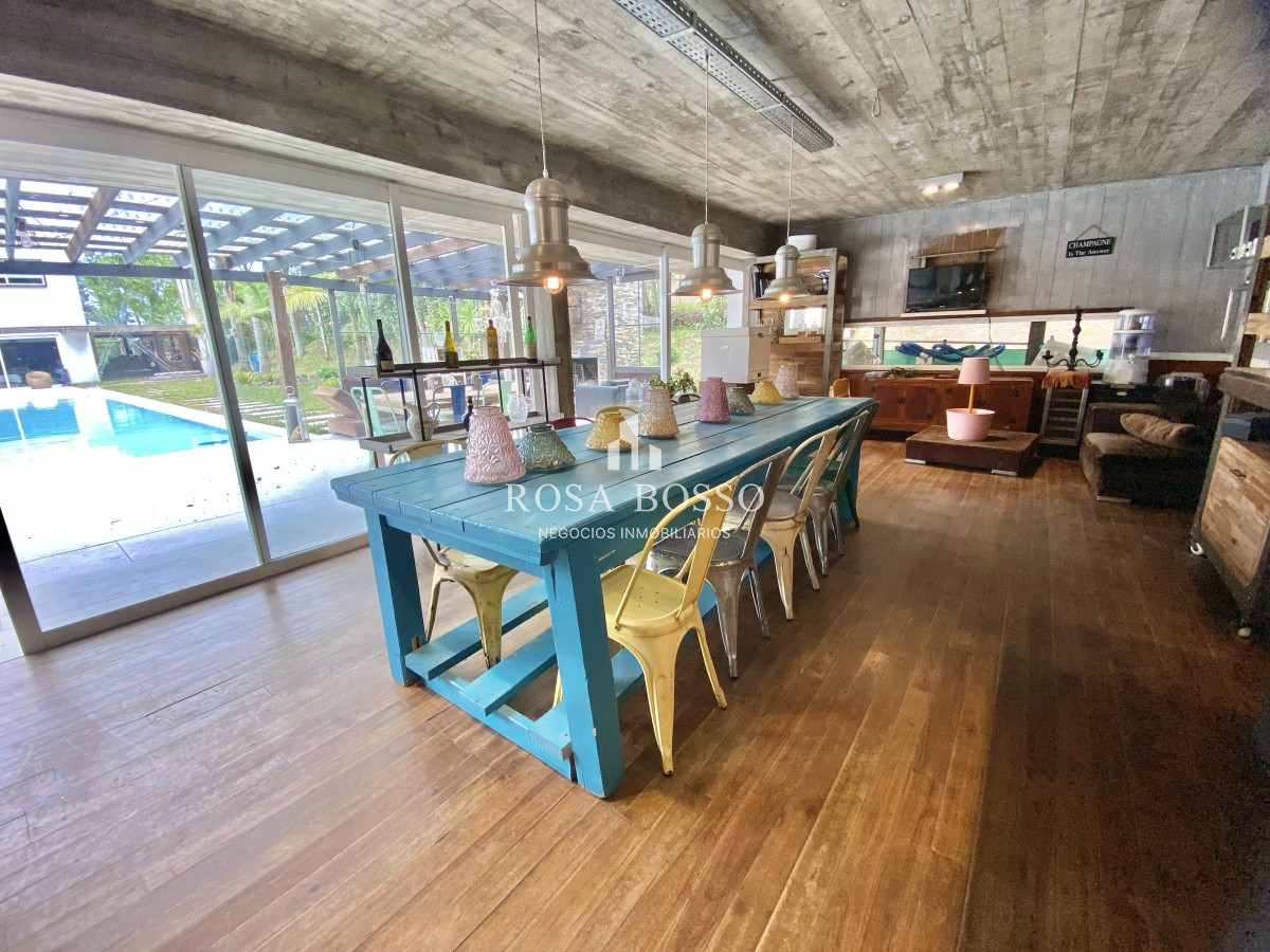 Casa ID.8818 - Casa, Venta, 6 dormitorios, 7 baños, Punta del Este