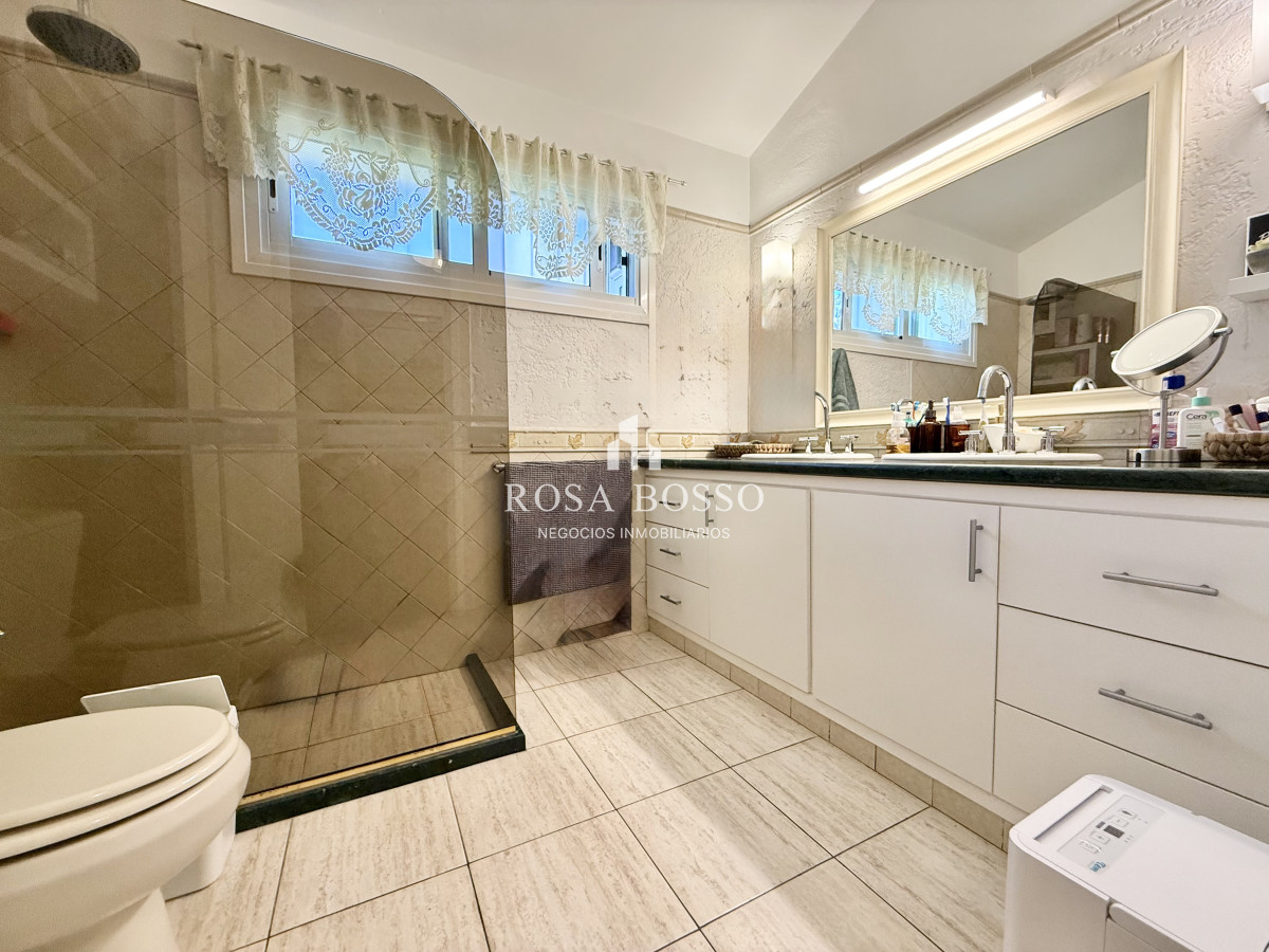 Apartamento ID.9830 - Casa Venta 4 dormitorios Lugano Punta del Este