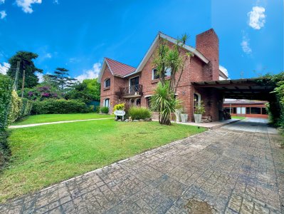 Casa Venta 5 dormitorios Punta del Este Jardines de Córdoba