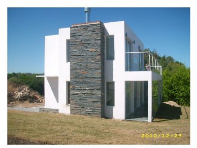 Casa en Punta Piedras, 3 dormitorios *