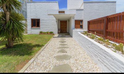 Casa 5 dormitorios, 5 baños, garaje doble, Punta del Este