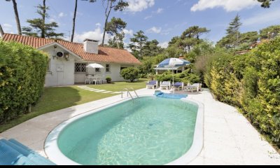 Encantadora propiedad con piscina en zona residencial