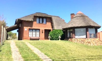 CASA A LA VENTA EN EL CHORRO.