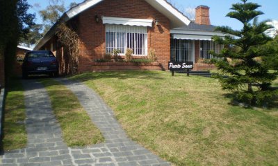 CASA PUNTA DEL ESTE PLAYA MANSA  4 DORMITORIOS