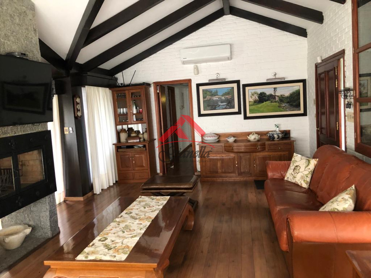 Casa ID.1879 - Hermosa casa en alquiler 