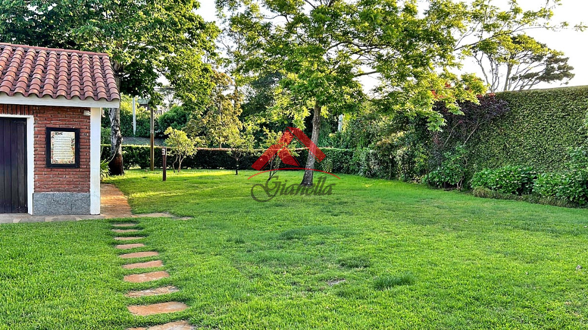 Casa ID.1879 - Hermosa casa en alquiler 