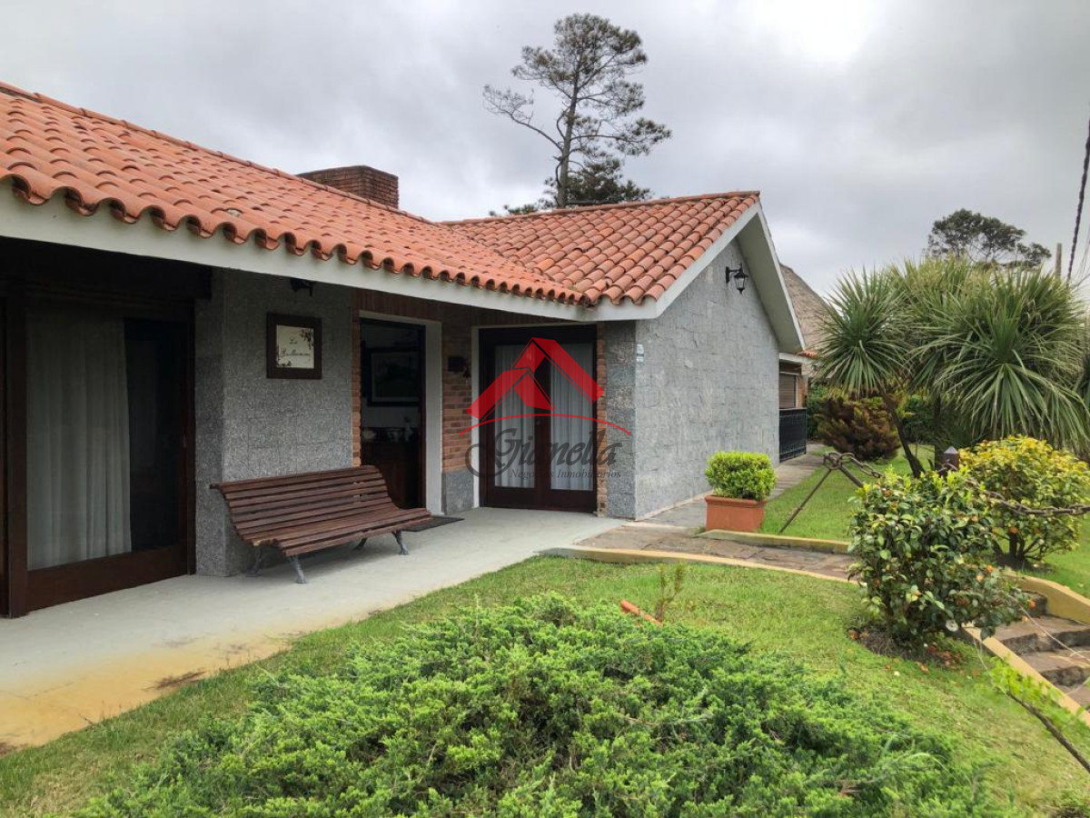 Casa ID.1879 - Hermosa casa en alquiler 