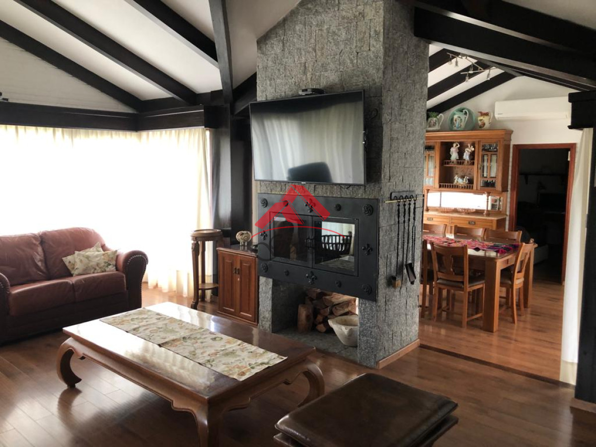 Casa ID.1879 - Hermosa casa en alquiler 