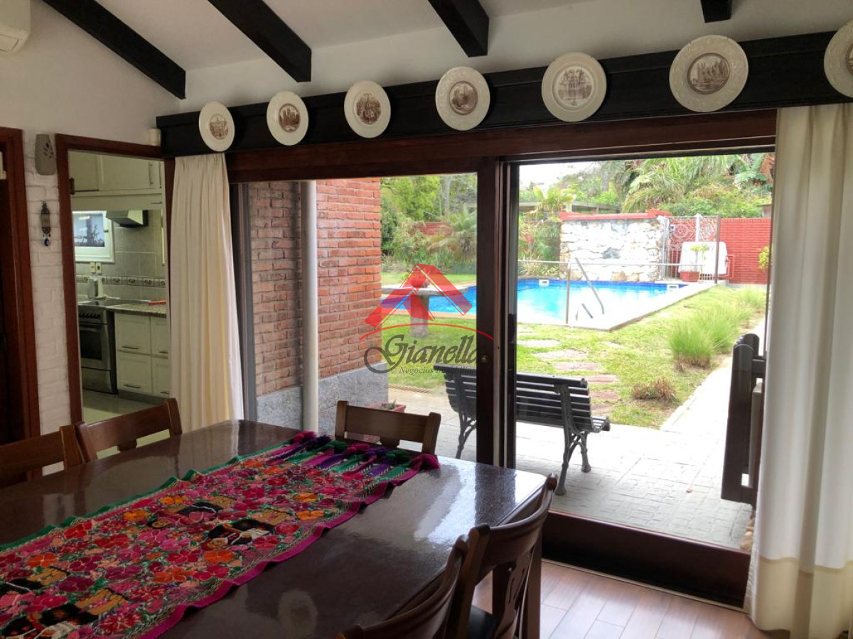 Casa ID.1879 - Hermosa casa en alquiler 