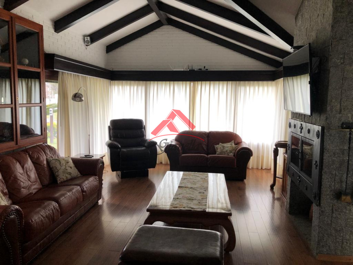 Casa ID.1879 - Hermosa casa en alquiler 