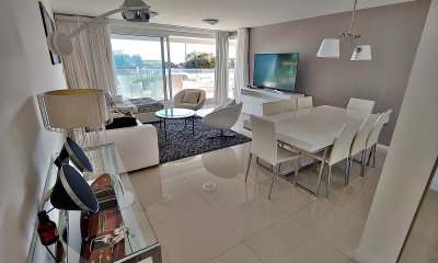 Apartamento en venta primera línea playa mansa.