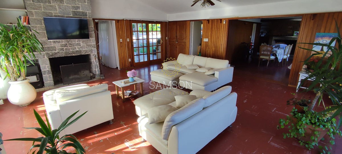 Casa ID.65180 - Casa en Venta de 4 Dormitorios a Metros del Mar en Pinares, Punta del Este
