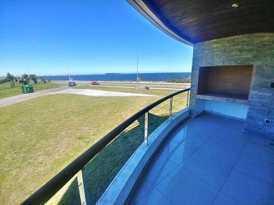 Apartamento en venta de 3 dormitorios en Punta del Este.