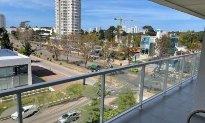 Apartamento en venta de 1 dormitorio y medio en Torre Yoo, Punta del Este.