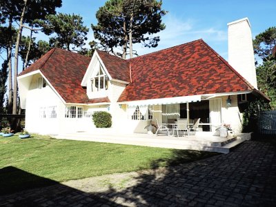 CASA EN VENTA Zona : LUGANO 
