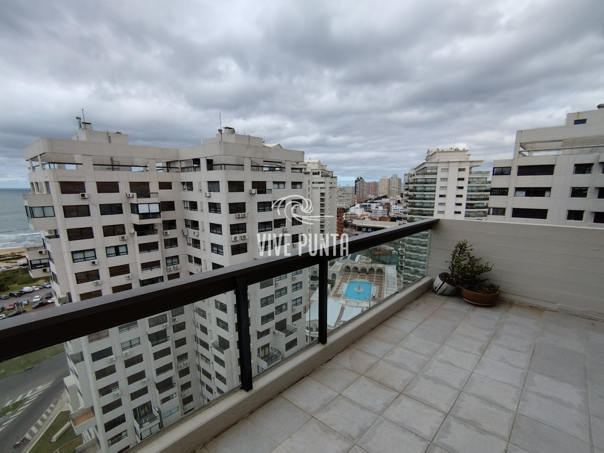 Apartamento ID.1112 - Penthouse en alquiler de enero de 3 dormitorios en Punta del Este 