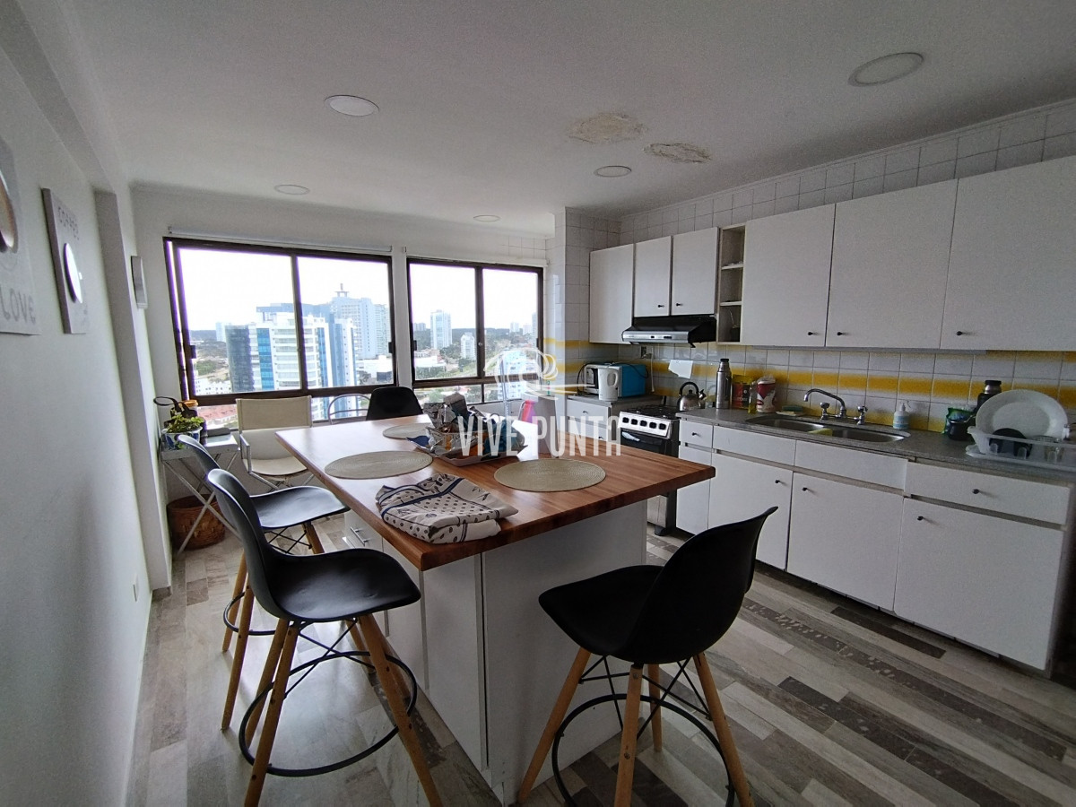 Apartamento ID.1112 - Penthouse en alquiler de enero de 3 dormitorios en Punta del Este 