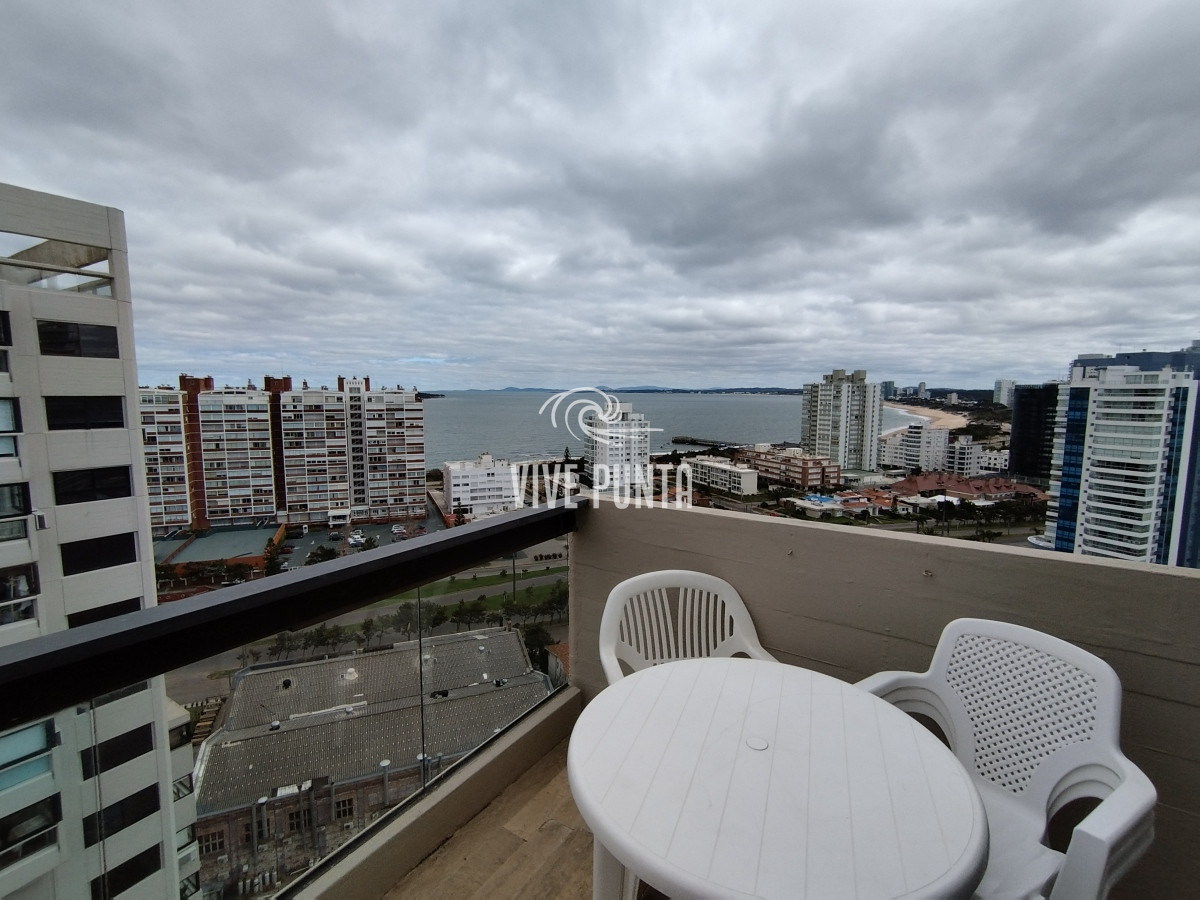 Apartamento ID.1112 - Penthouse en alquiler de enero de 3 dormitorios en Punta del Este 