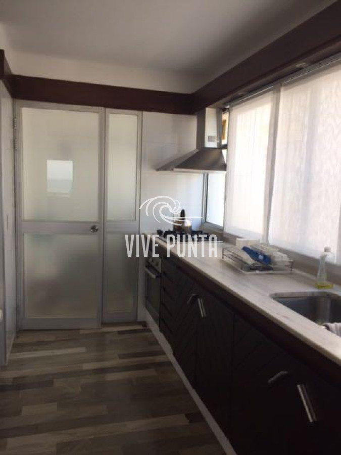 Apartamento ID.1043 - Apartamento frente al mar en Alquiler temporada de 4 dormitorios disponible enero PUNTA DEL ESTE, Mansa-