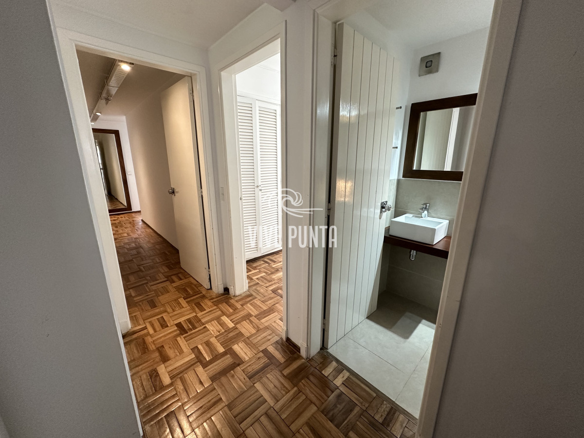 Apartamento ID.1043 - Apartamento frente al mar en Alquiler temporada de 4 dormitorios disponible enero PUNTA DEL ESTE, Mansa-