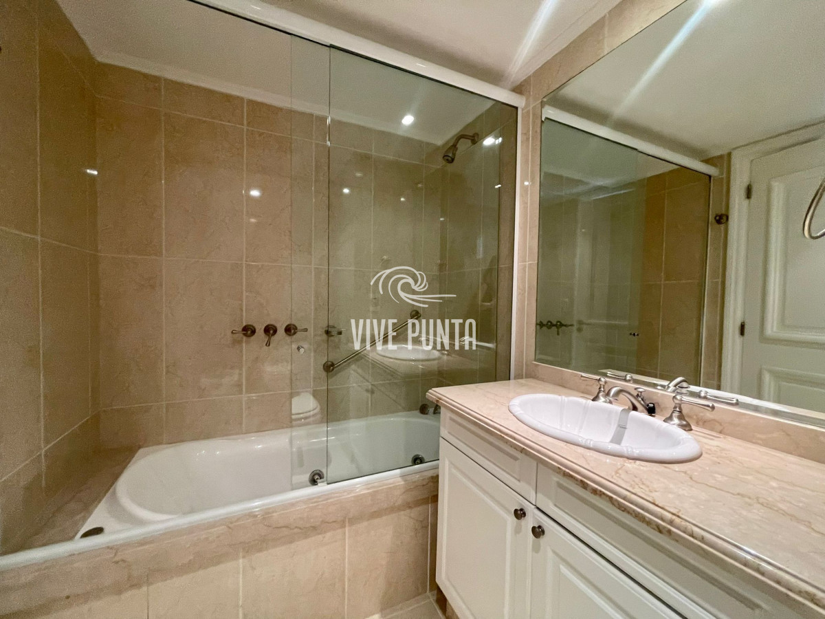 Apartamento ID.562 - Hermoso apartamento en edificio de categoría!!!
