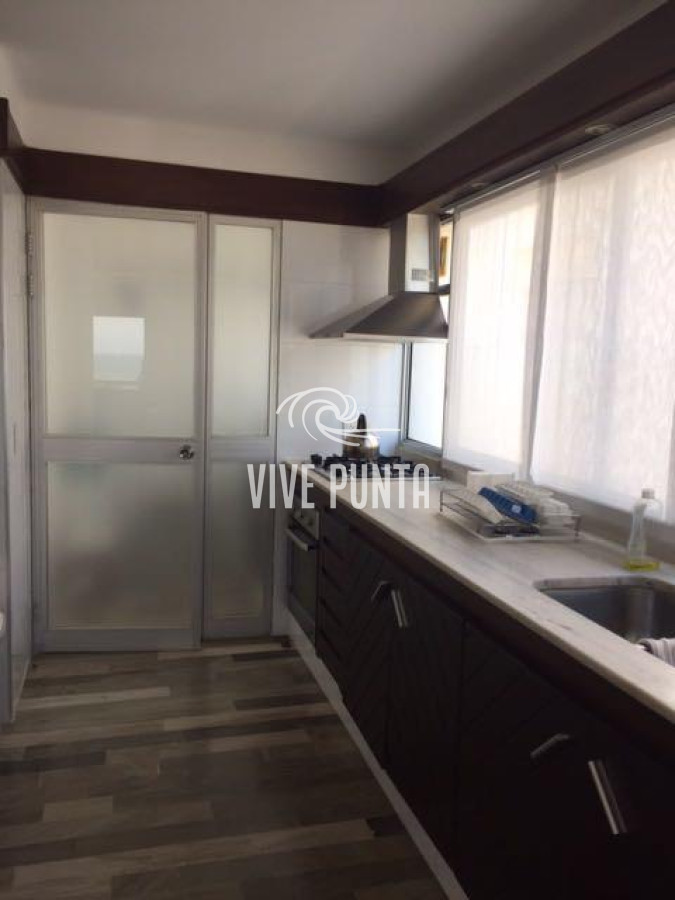 Apartamento ID.1043 - Apartamento frente al mar en Alquiler temporada de 4 dormitorios disponible enero PUNTA DEL ESTE, Mansa-
