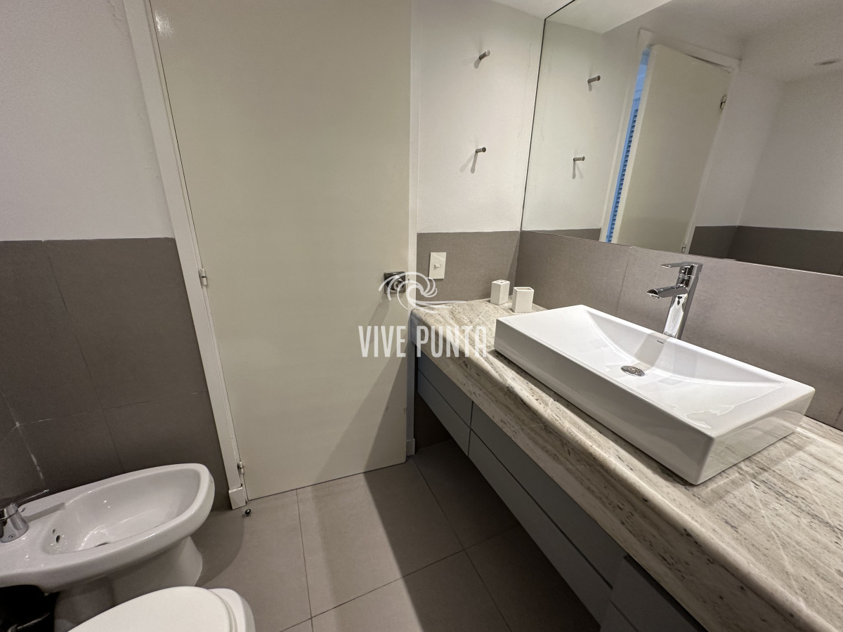 Apartamento ID.1043 - Apartamento frente al mar en Alquiler temporada de 4 dormitorios disponible enero PUNTA DEL ESTE, Mansa-