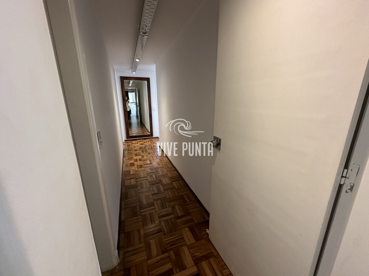 Apartamento ID.1043 - Apartamento frente al mar en Alquiler temporada de 4 dormitorios disponible enero PUNTA DEL ESTE, Mansa-
