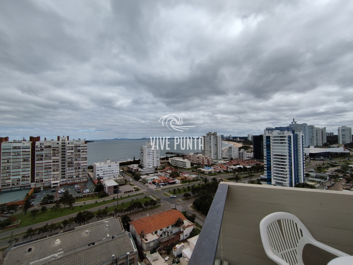 Apartamento ID.1112 - Penthouse en alquiler de enero de 3 dormitorios en Punta del Este 