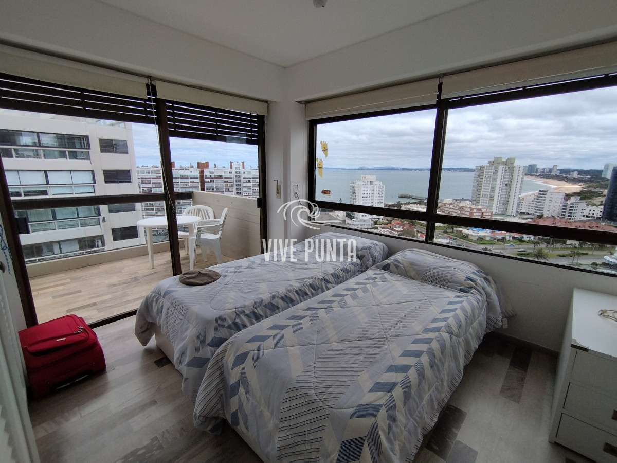 Apartamento ID.1112 - Penthouse en alquiler de enero de 3 dormitorios en Punta del Este 