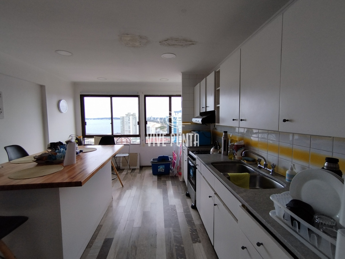 Apartamento ID.1112 - Penthouse en alquiler de enero de 3 dormitorios en Punta del Este 