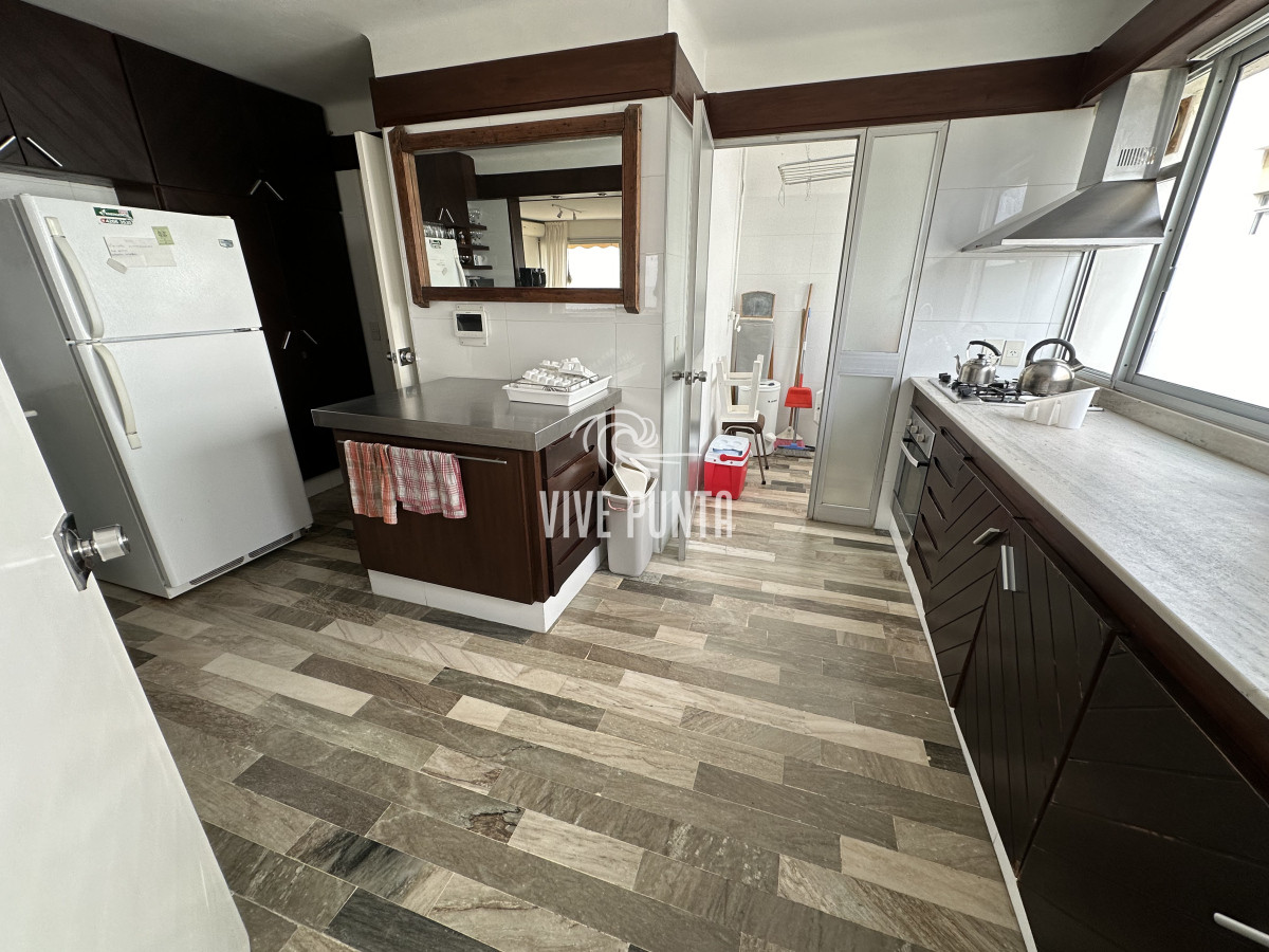 Apartamento ID.1043 - Apartamento frente al mar en Alquiler temporada de 4 dormitorios disponible enero PUNTA DEL ESTE, Mansa-