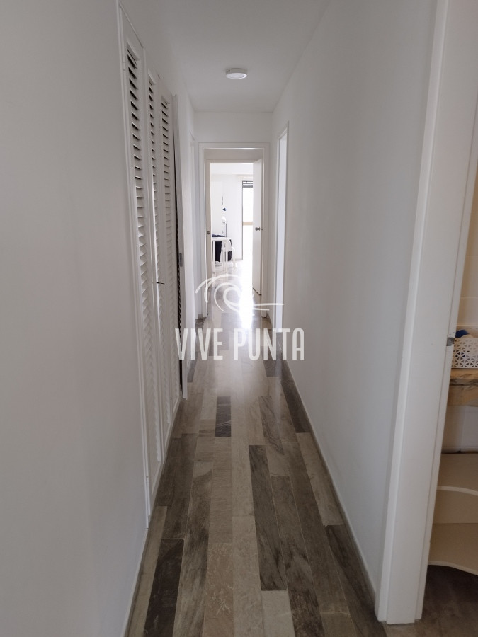 Apartamento ID.1112 - Penthouse en alquiler de enero de 3 dormitorios en Punta del Este 