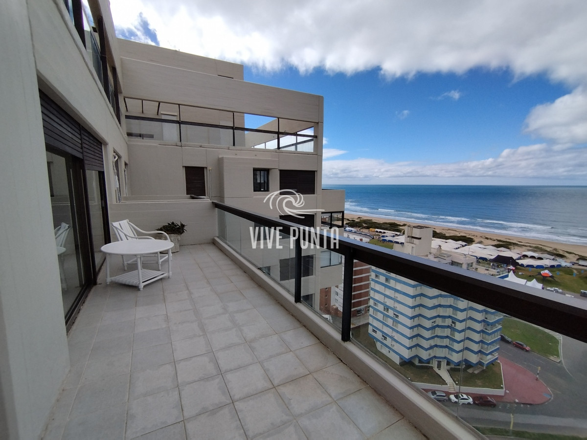 Apartamento ID.1112 - Penthouse en alquiler de enero de 3 dormitorios en Punta del Este 