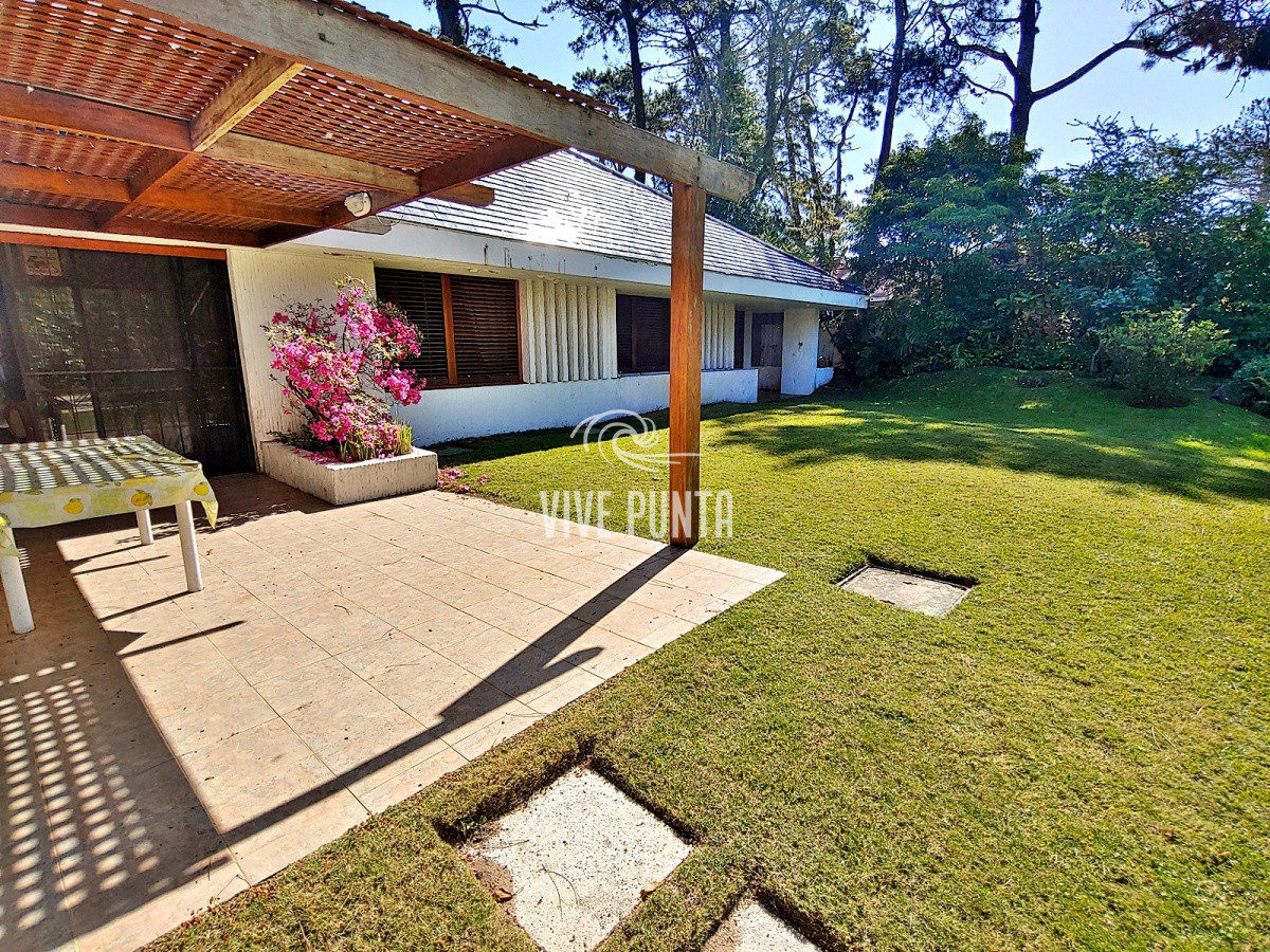 Casa ID.693 - Residencia de categoría en paradas de Mansa