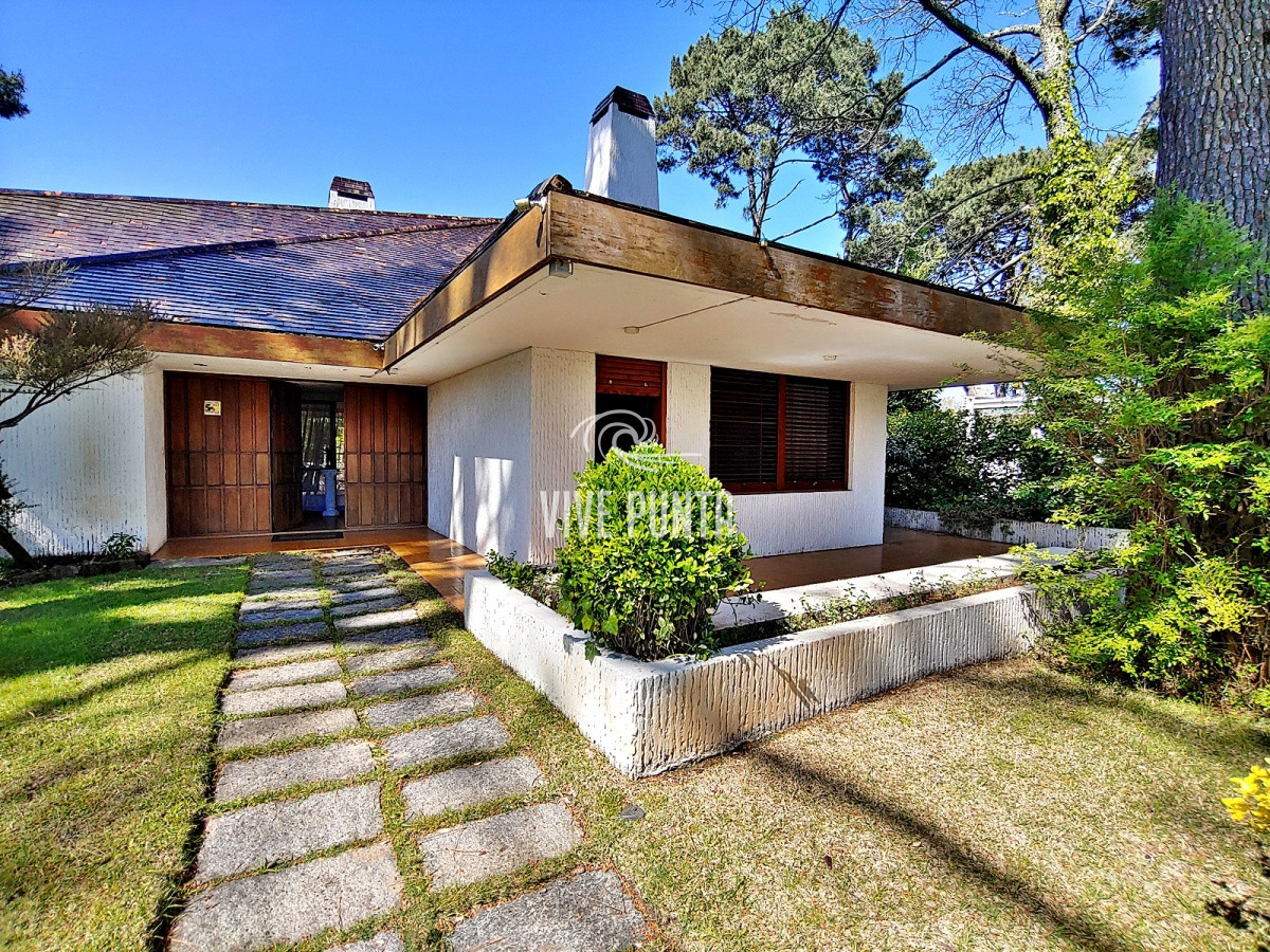 Casa ID.693 - Residencia de categoría en paradas de Mansa