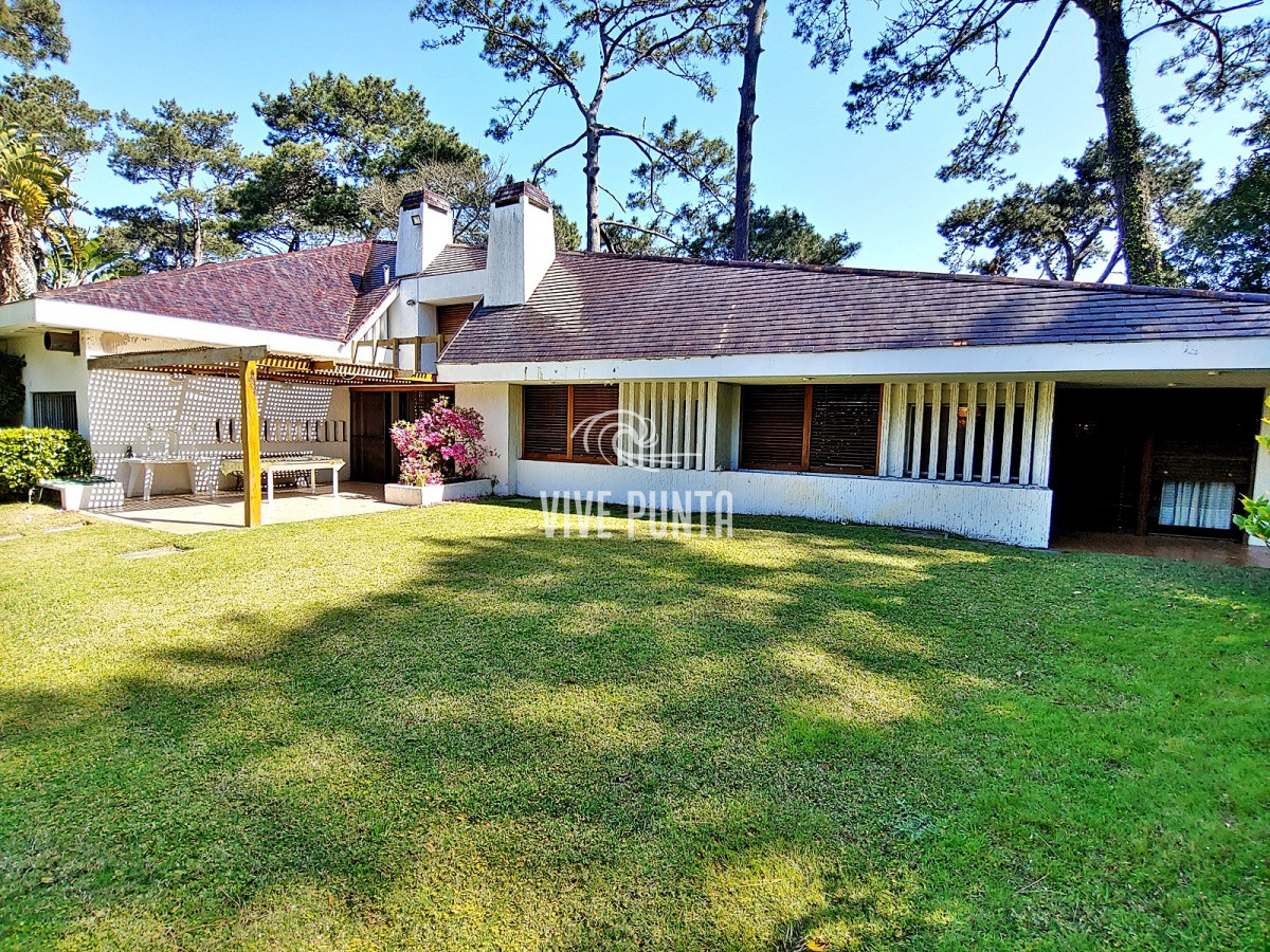 Casa ID.693 - Residencia de categoría en paradas de Mansa
